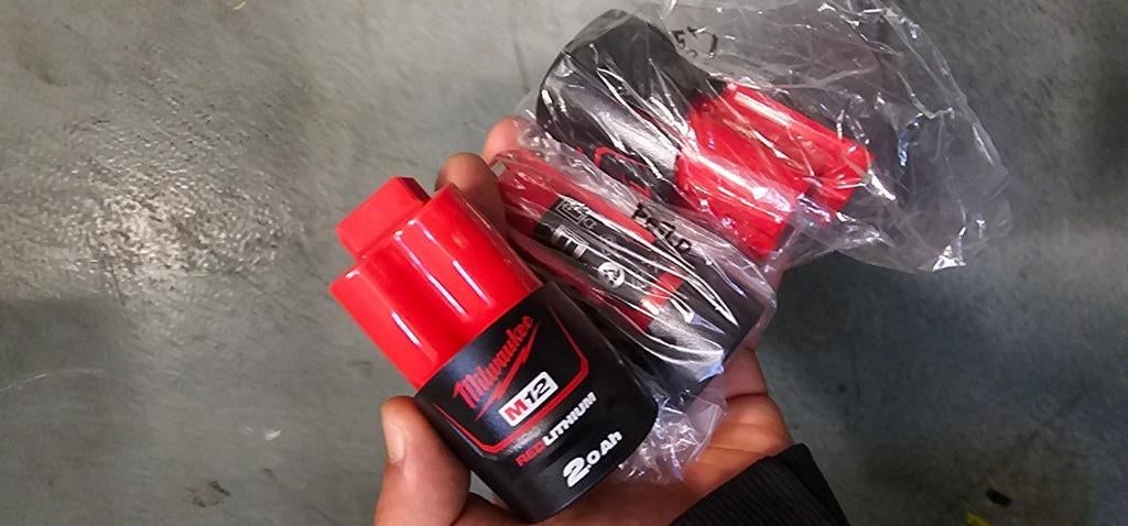 Milwaukee m12 baterij 2ah 3stuk, Ophalen