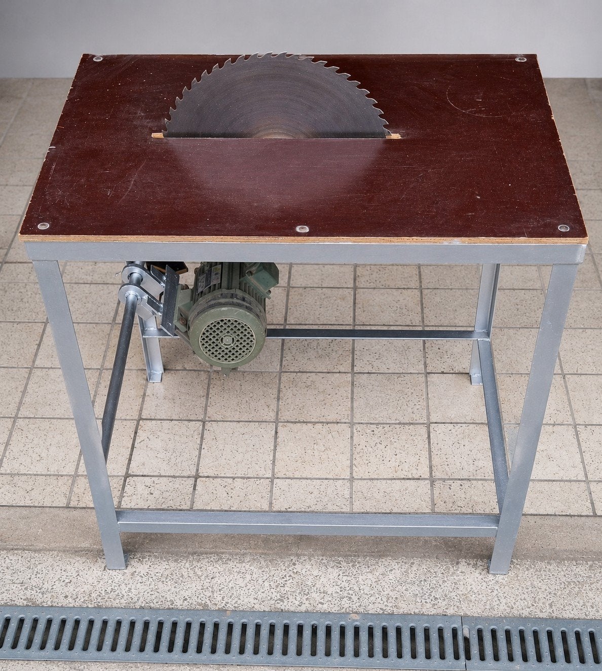Scie circulaire triphasée 380v
