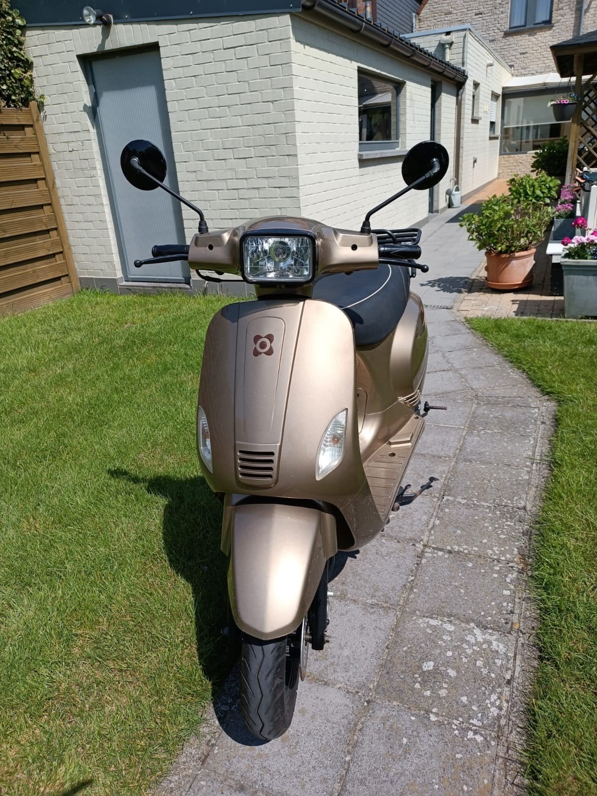 Mooie AGM 50 scooter B klasse, Fietsen en Brommers, Ophalen