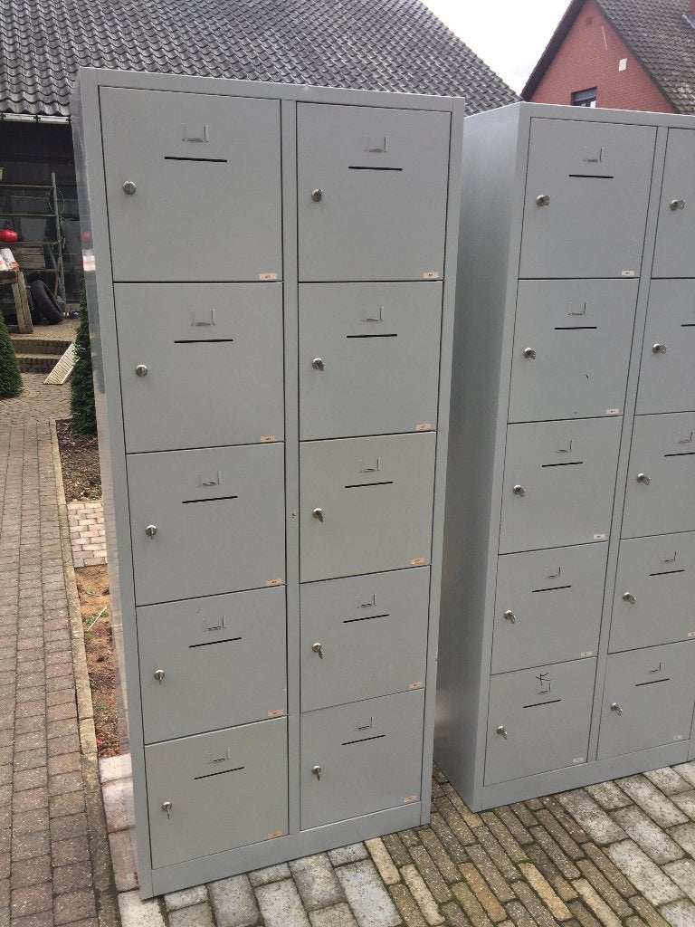 Degelijke 10 - deurs locker // vakkenkast . Als nieuw !, Enlèvement, Comme neuf