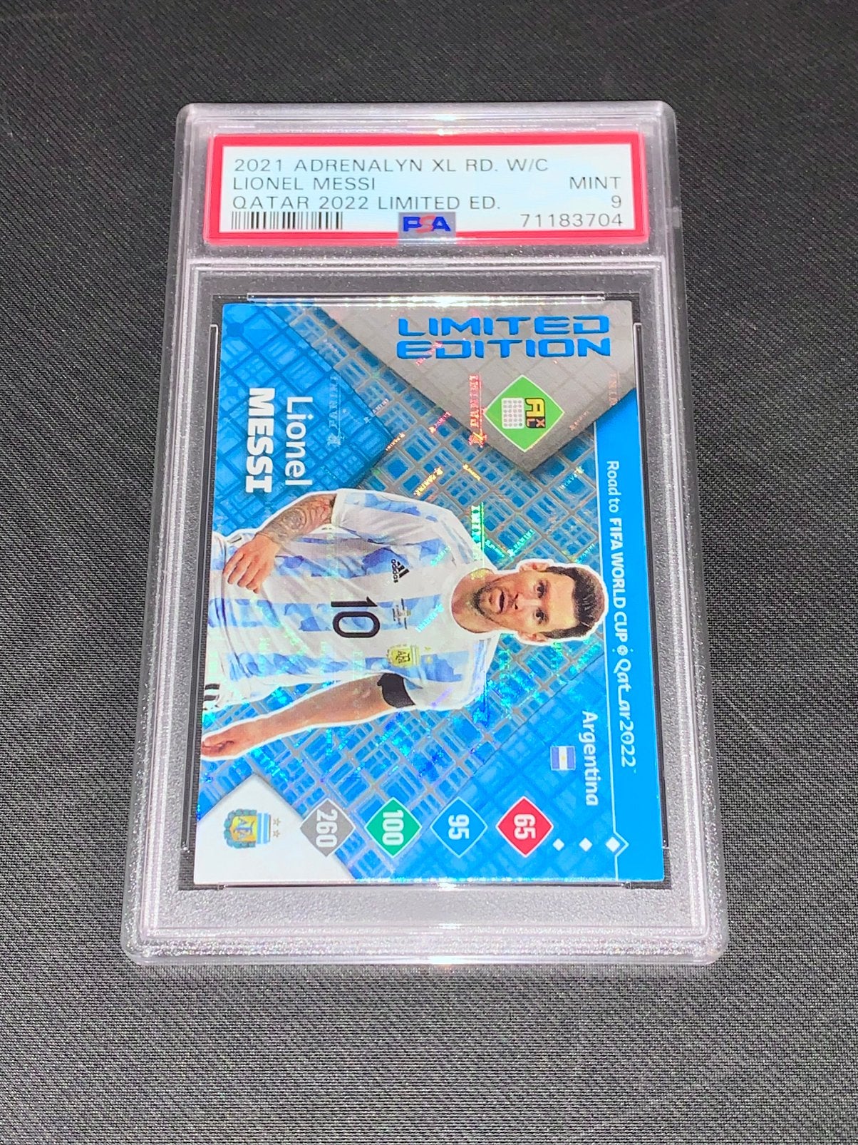 2021 W/C LIONEL MESSI QATAR 2022 LIMITED ED. PSA 9 Card, Ophalen of Verzenden, Zo goed als nieuw, Plaatje