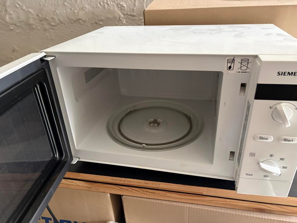Micro-ondes, Electroménager, Comme neuf, Enlèvement, 45 à 60 cm, Four