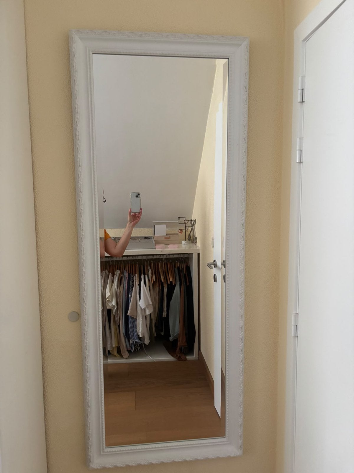 Witte spiegel met ornamenten, Huis en Inrichting, Ophalen, Zo goed als nieuw
