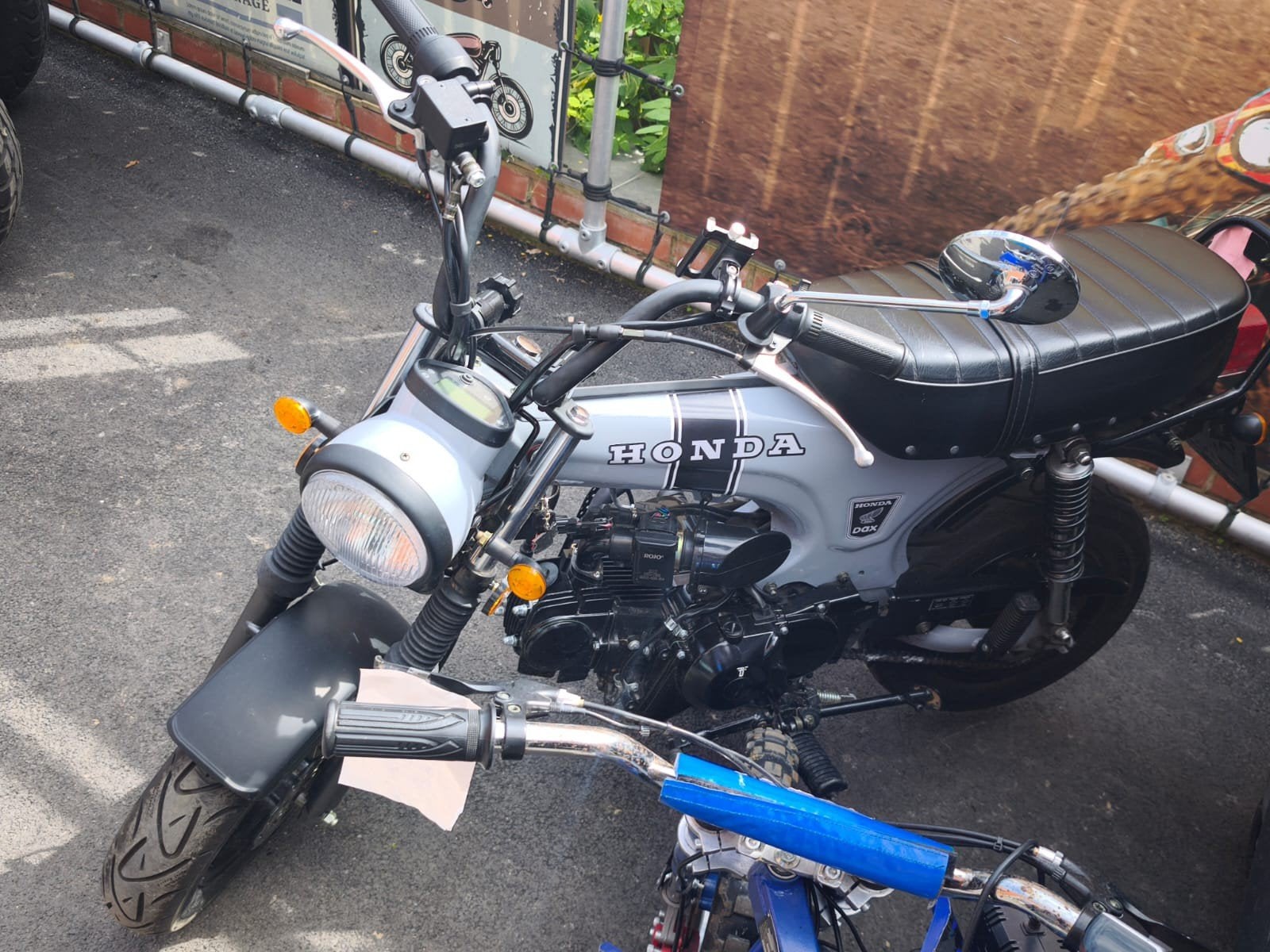 Replica Dax 125 Marque Bluroc Heritage grise, Permis Moto A, Scooter, 4 cylindres, Manuelle