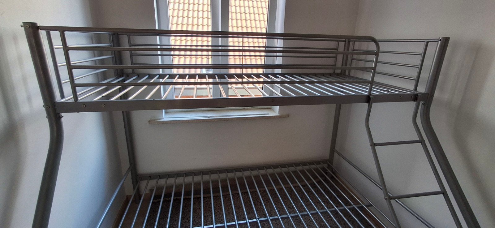 Gratis - stapelbed, Ophalen, 140 cm, Zo goed als nieuw, Twijfelaar