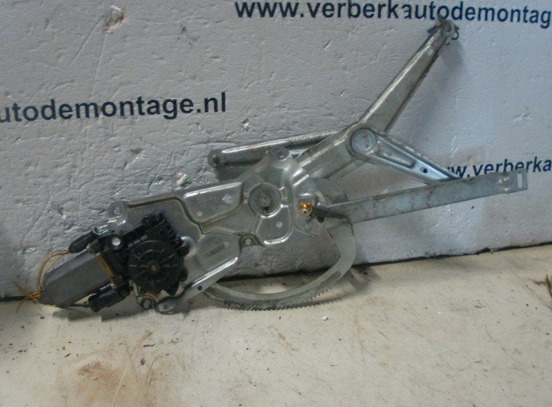 VITRE MECANISME ELECTRIQUE DROIT 3 serie Compact (E36 / 5), Droite, Utilisé, BMW, Petuelring 130
80809  München, DE
