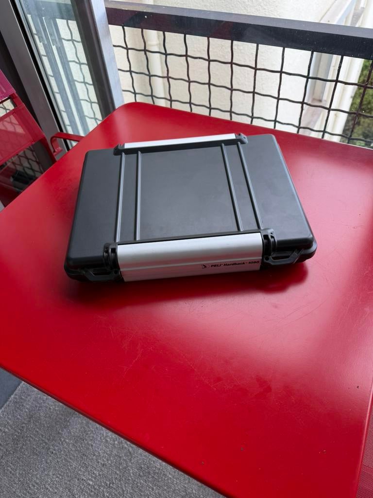 Pelican peli hardback 1090, Ophalen, Zo goed als nieuw