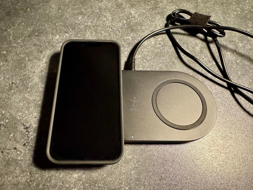 Belkin dual pad lader 15watt d, Telecommunicatie, Ophalen of Verzenden, Zo goed als nieuw