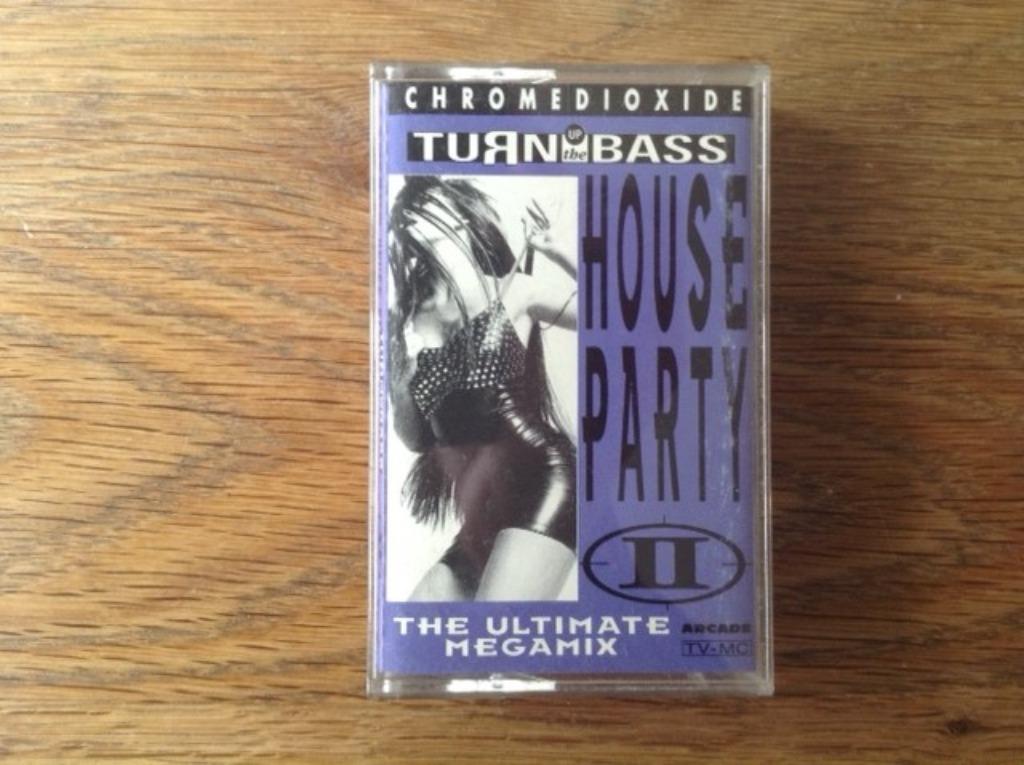 muziekcassette turn up the bass, Enlèvement ou Envoi, Autres genres, 1 cassette audio, Originale