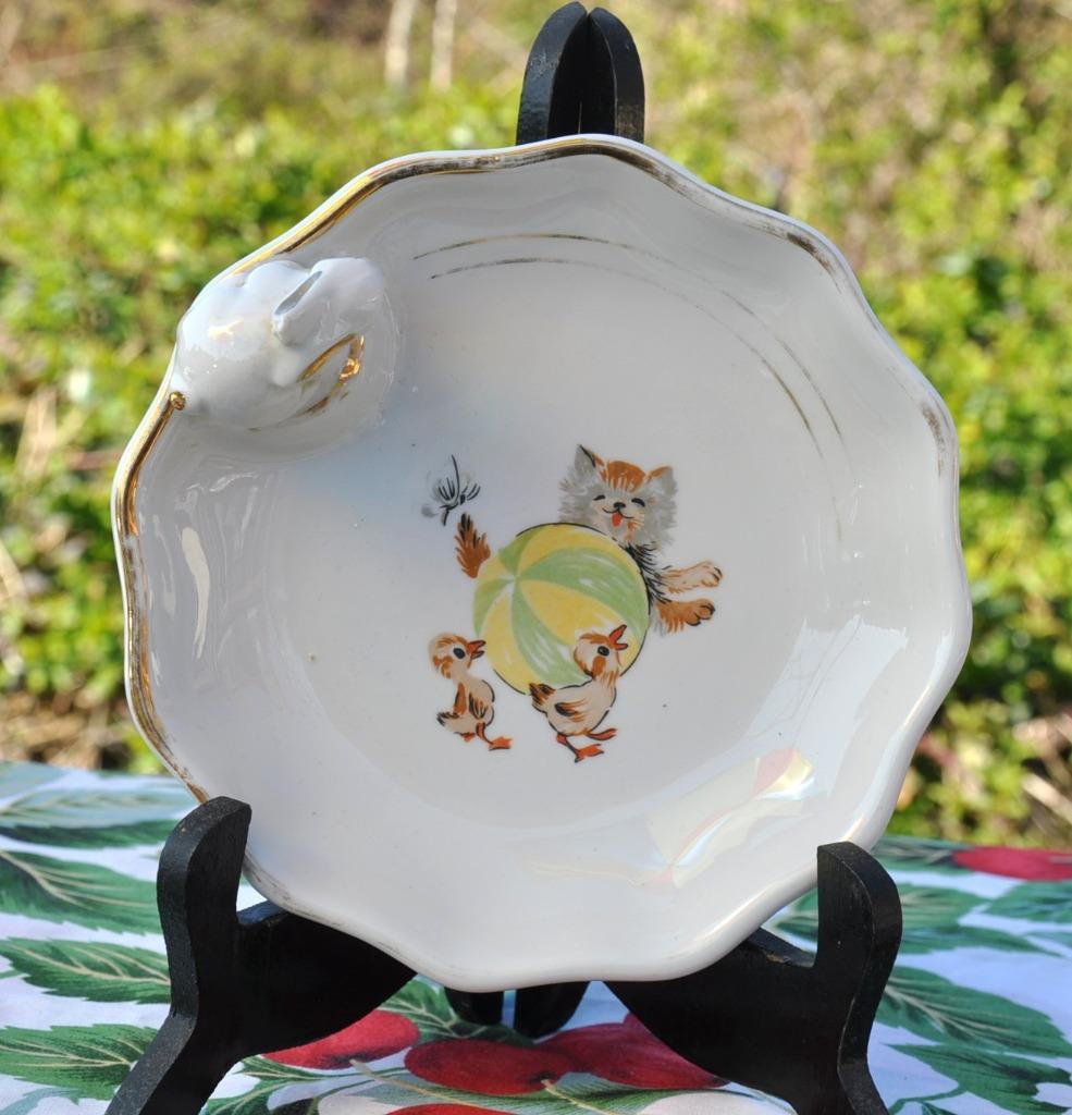 ancienne assiette chauffante d'enfant en porcelaine decor ch, Antiquités & Art, Enlèvement ou Envoi