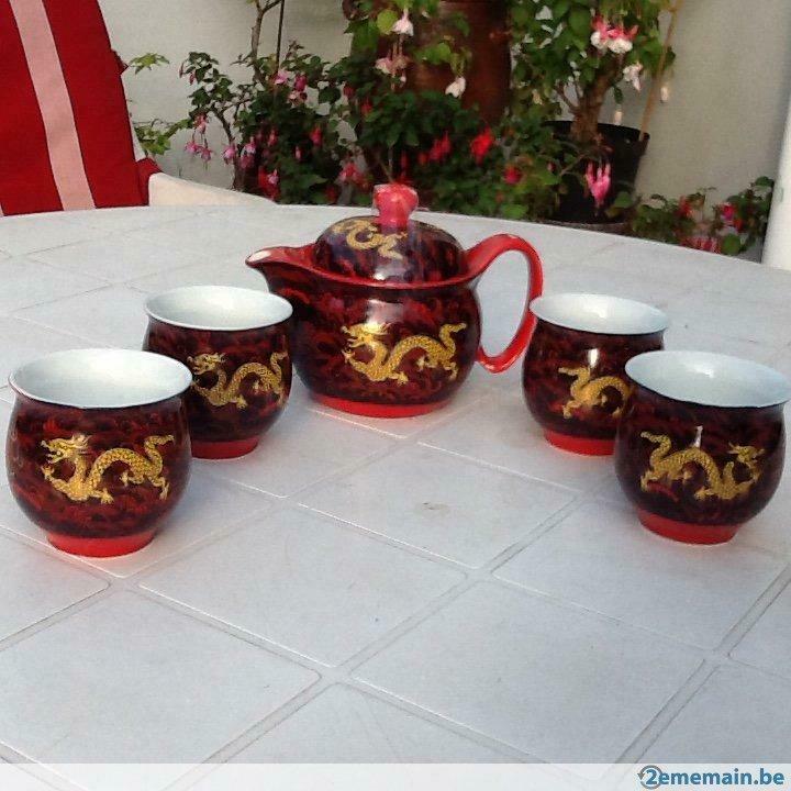 Service chinois pour saké - rouge et dragons doré en relief, Maison & Meubles, Cuisine | Vaisselle, Neuf, Tasse(s) et/ou soucoupe(s)