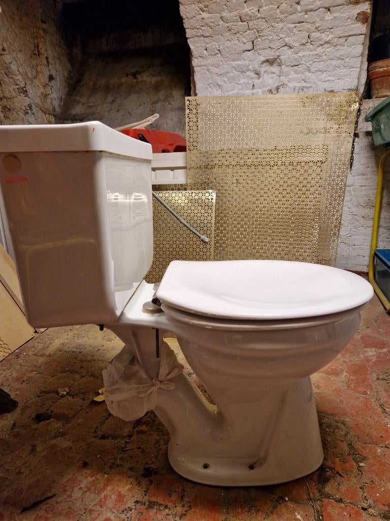 Toilet muuraansluiting, Ophalen, Toilet