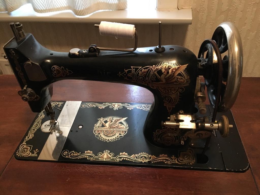 Antieke naaimachine, Antiek en Kunst, Ophalen