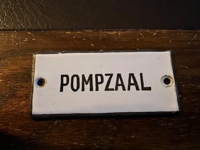 Ancienne plaque émaillée néerlandaise « Pompzaal », Enlèvement
