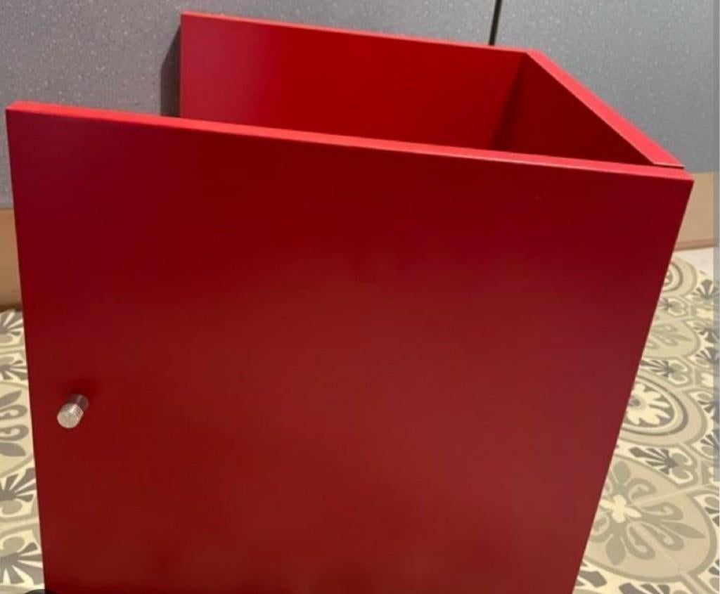 3 Kallax rode deuren en 2 zwarte manden, Huis en Inrichting, Ophalen, Zo goed als nieuw, Met deur(en)