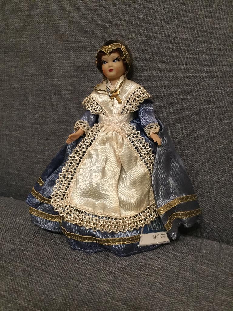 Antieke traditionele  pop Mabel Savoie, Enlèvement ou Envoi