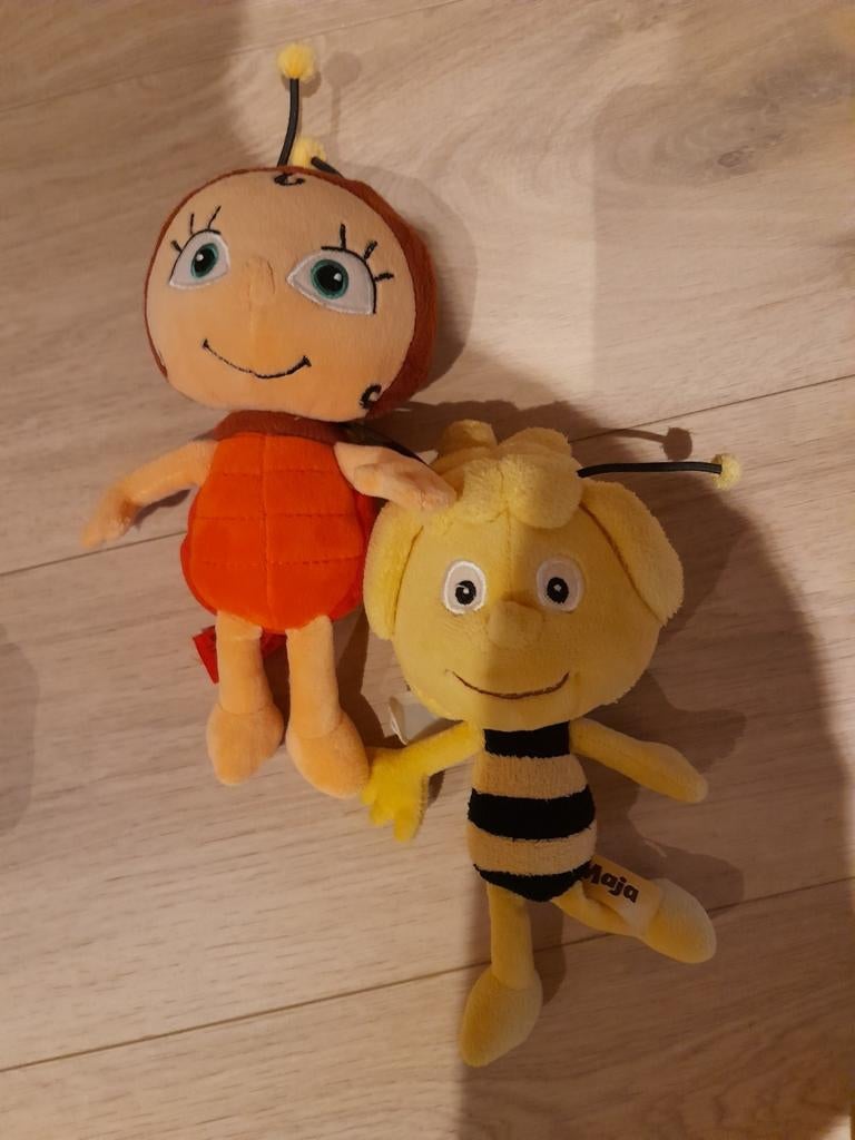 Maya de bij en Lara knuffels, Ophalen of Verzenden, Zo goed als nieuw