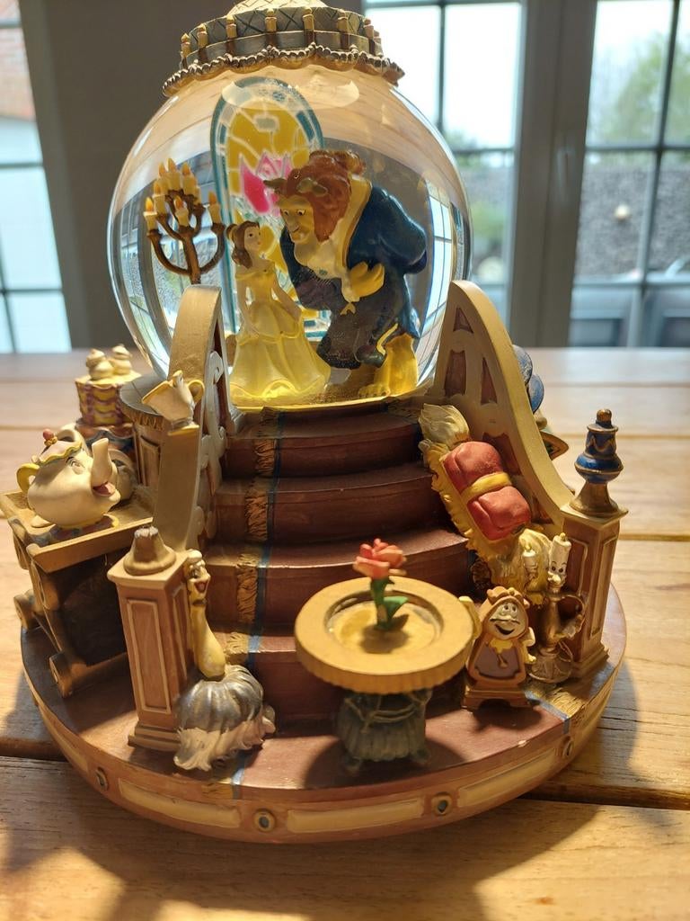 Disney Belle&het beest snowglobe met muziek, Verzamelen, Disney, Ophalen, Zo goed als nieuw