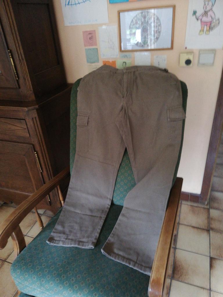 Pantalon homme Melka. Couleur taupe. Taille L., Ophalen of Verzenden, Zo goed als nieuw