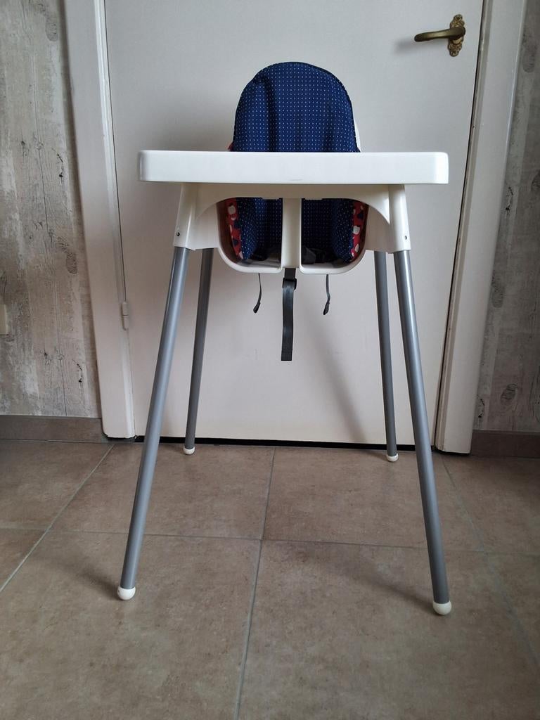 Kinderstoel met afneembaar eettablet en verkleinkussen, Ophalen, Zo goed als nieuw, Overige typen, Gordel(s)