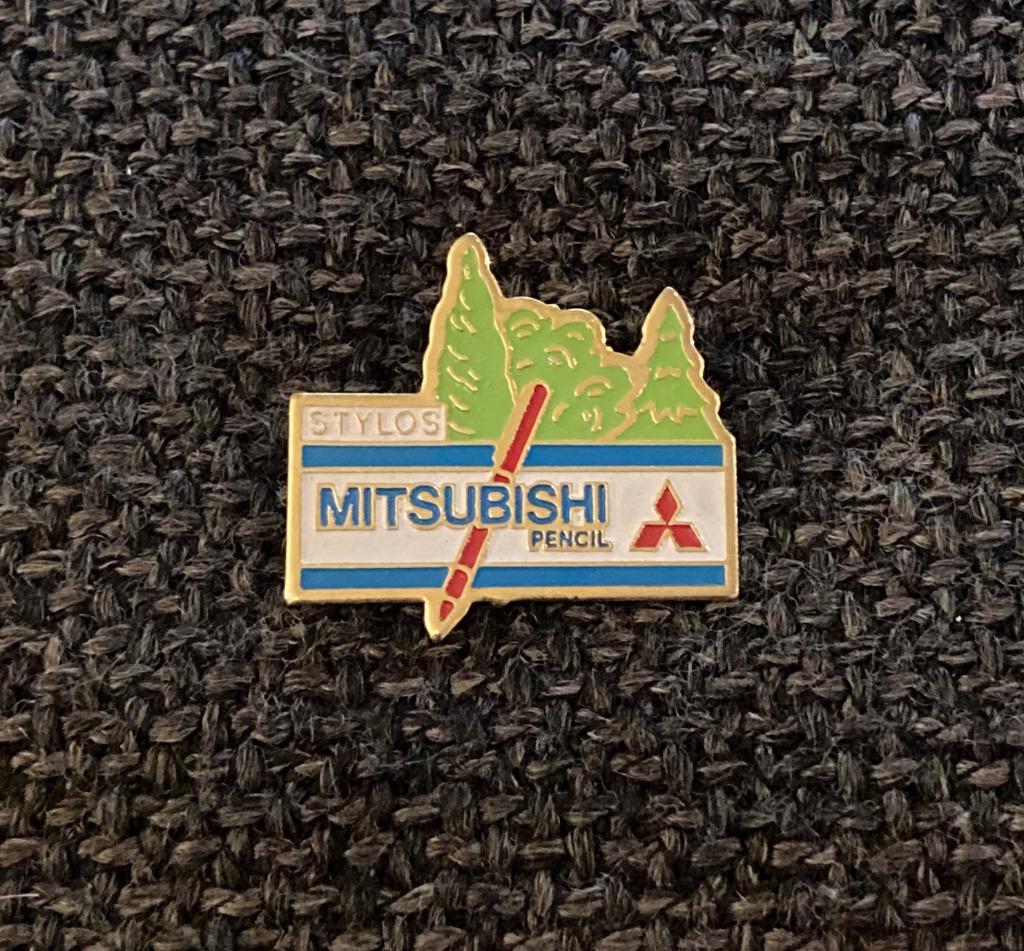 PIN - MITSUBISHI PENCIL - STYLOS, Verzamelen, Verzenden, Gebruikt, Merk, Speldje of Pin