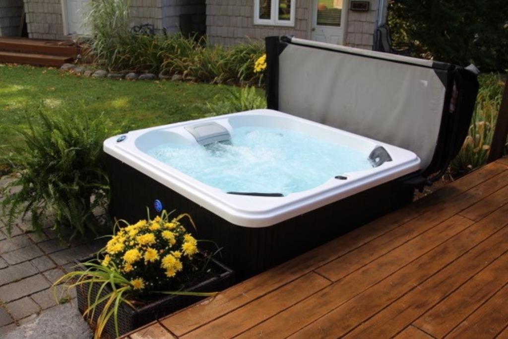 jacuzzi neuf 3 à 4 personnes Encore 3 en stock, Jardin & Terrasse, Enlèvement ou Envoi, Neuf