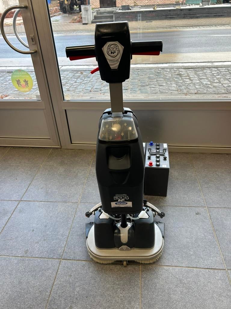 Numatic, Enlèvement, Comme neuf, Machine de nettoyage à brosse