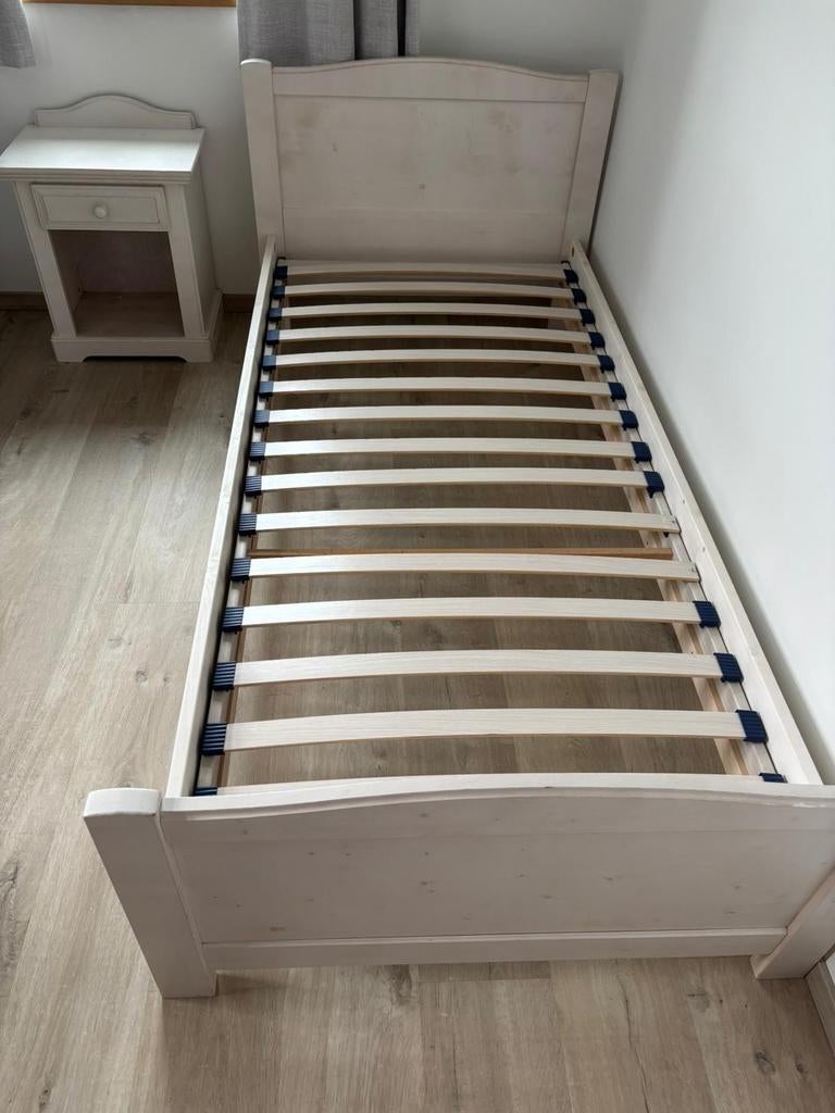 Eenpersoonsbed en nachtkastje, Ophalen, 90 cm, Eenpersoons, Wit