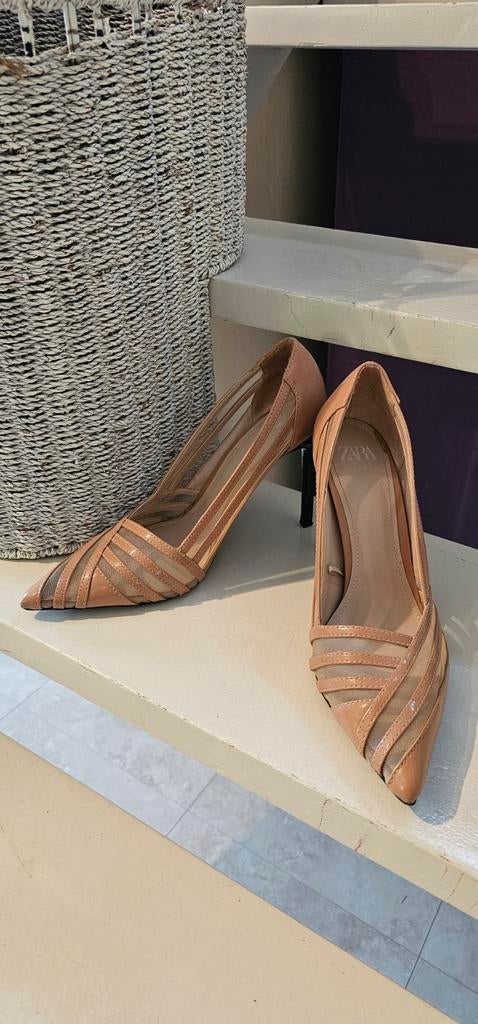 Escarpins Zara vieux rose taille 39, Kleding | Dames, Schoenen, Ophalen of Verzenden, Zo goed als nieuw, Zwart, Pumps