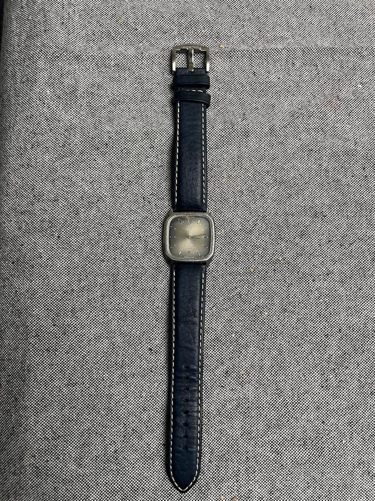 Omega De Ville Quartz vintage – Années 70/80 – Cadran patiné, Montre-bracelet, Cuir, Acier, Enlèvement