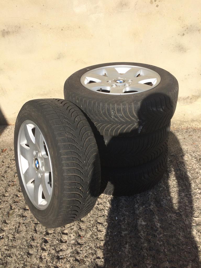 4 JANTES ALU ET PNEUS HIVERS BMW SERIE 3, Ophalen, Gebruikt, 16 inch, Banden en Velgen