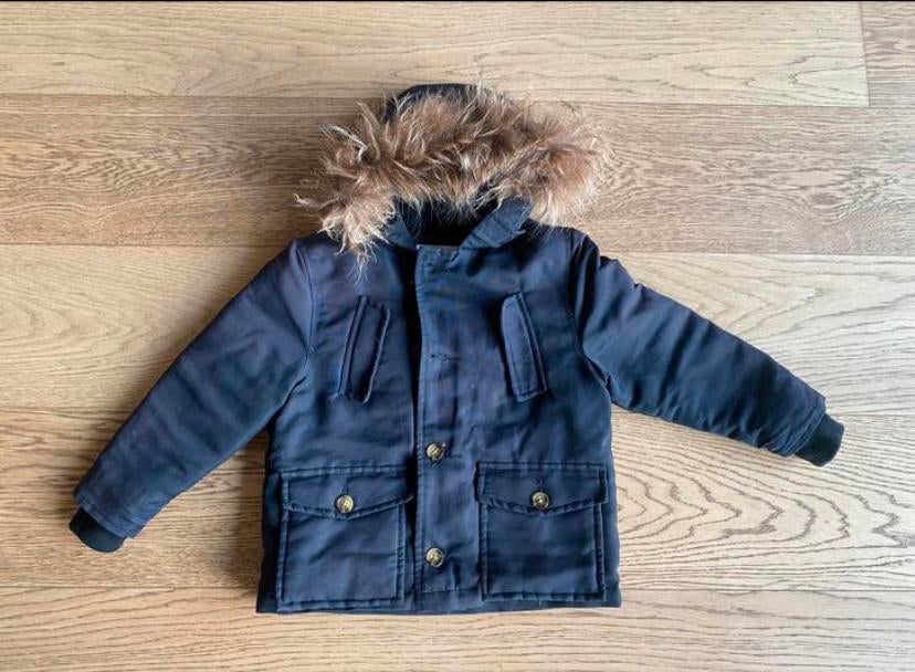 Warm zwart winterjasje van GF Ferré - maat 104, Gebruikt, Jongen of Meisje, Ophalen of Verzenden, GF Ferré