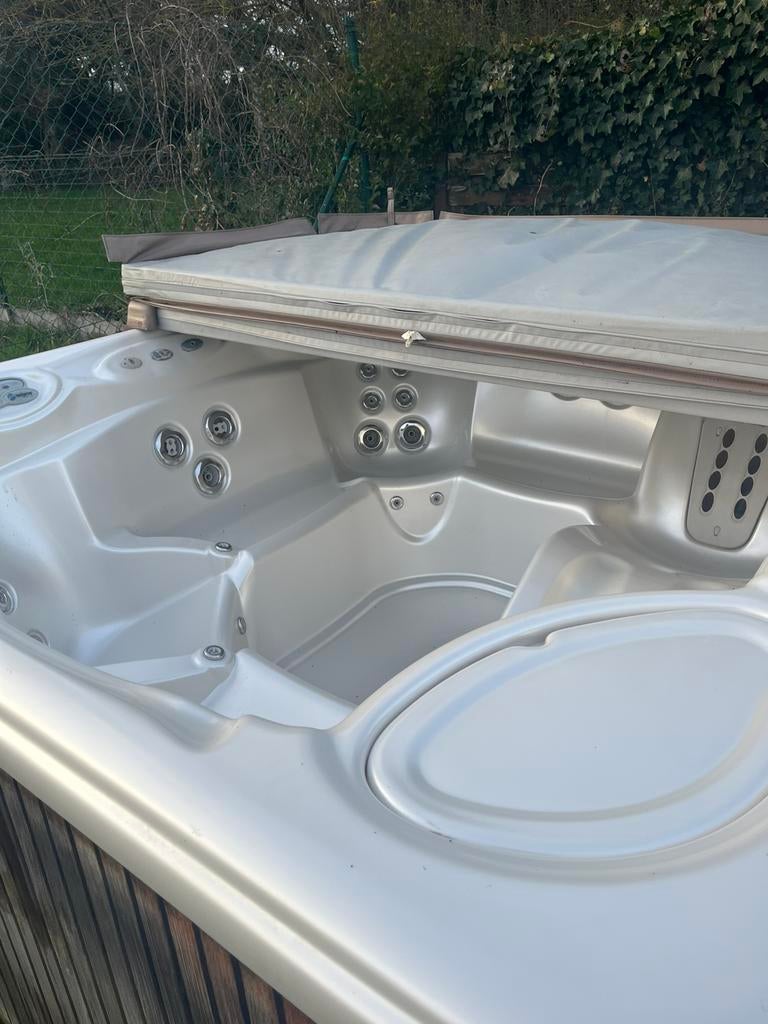 Spas portatifs Hotspring, Jardin & Terrasse, Bains à remous et Spas, Utilisé, Fixé, Filtre, Pompe, Escalier, Enlèvement
