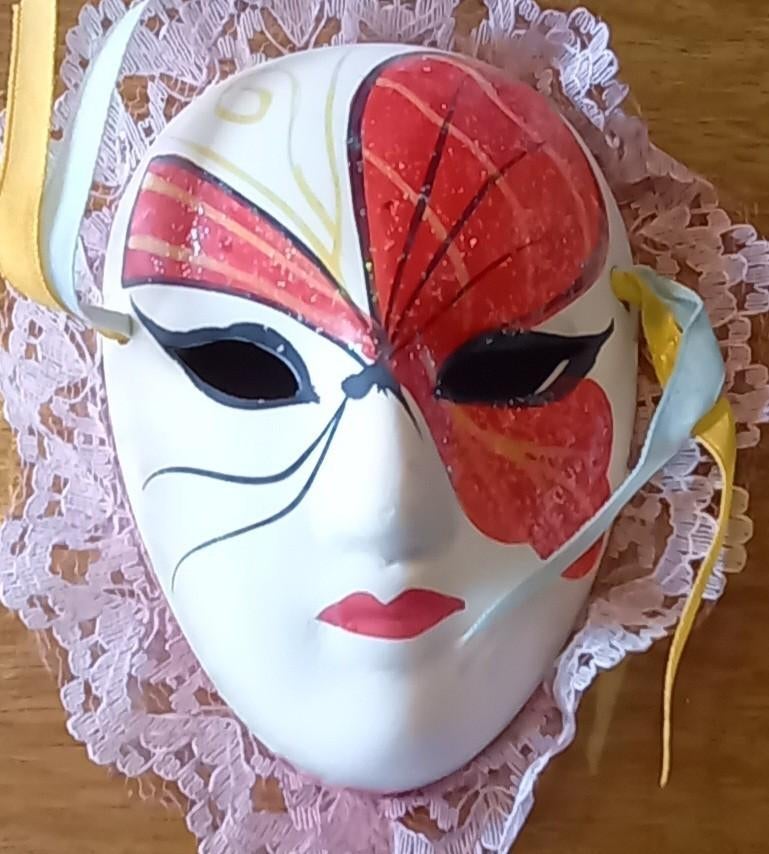 Maskers, Diversen, Ophalen