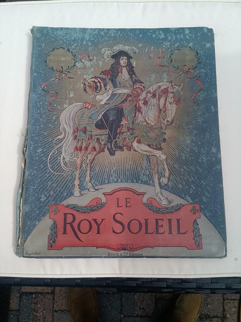 Boek van G. TouM. Album Hist van Leloir Le Roy Soleil 1917, Verzamelen, Gebruikt, Ophalen of Verzenden, Voor 1940, Prent