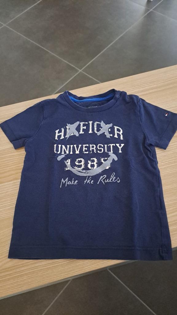 T-shirt Tommy Hilfiger maat 86 / 1,5 jaar, Kinderen en Baby's, Ophalen of Verzenden