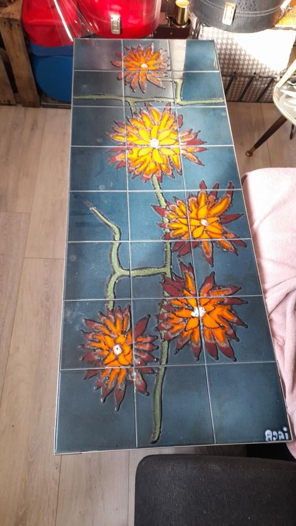 Tegeltafel adri in goede staat gezien de leeftijd, Ophalen