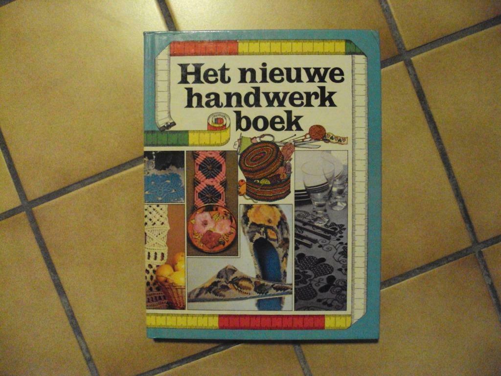 mooie " het nieuwe handwerk boek, Ophalen of Verzenden, Zo goed als nieuw, Borduren en Naaien