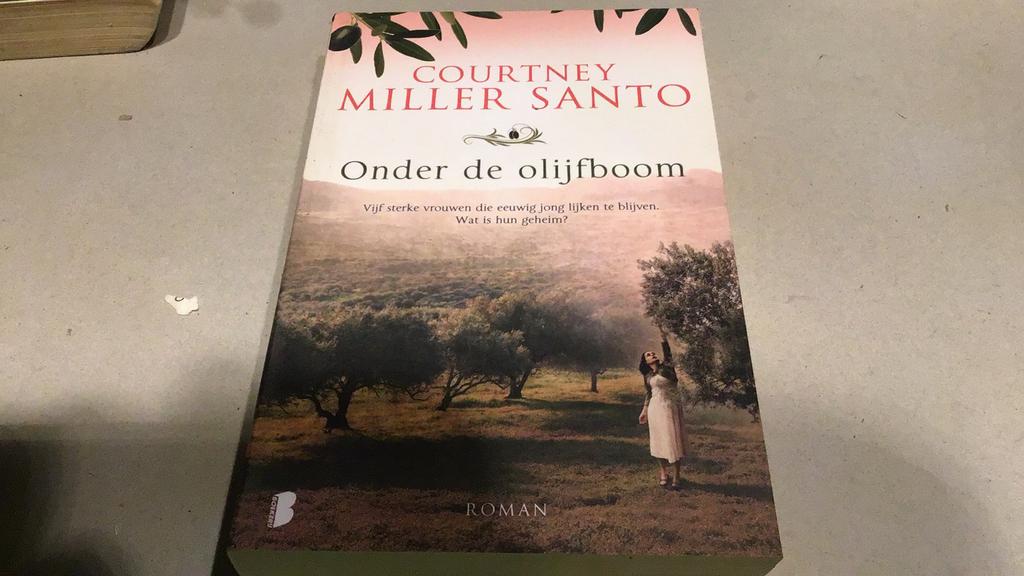 Onder de olijfboom(d1), Boeken, Ophalen of Verzenden, Zo goed als nieuw