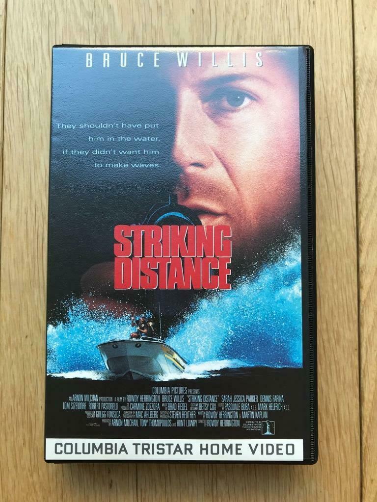 VHS Video - Striking Distance - Bruce Willis, Verzamelen, Ophalen of Verzenden, Nieuw, Film, Overige typen