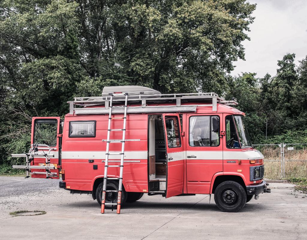 TE HUUR - Oldtimer brandweerbus & off-grid camper, Auto's, Mercedes-Benz, Particulier, Ophalen