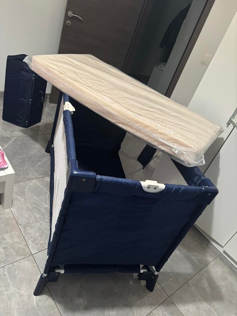 Lit de voyage Quinny - pliable et portable - matelas neuf, Caravanes & Camping, Enlèvement, Comme neuf