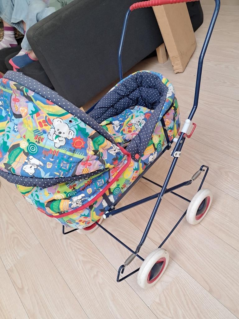 Leuke en degelijke poppenwagen met draagmand, Ophalen
