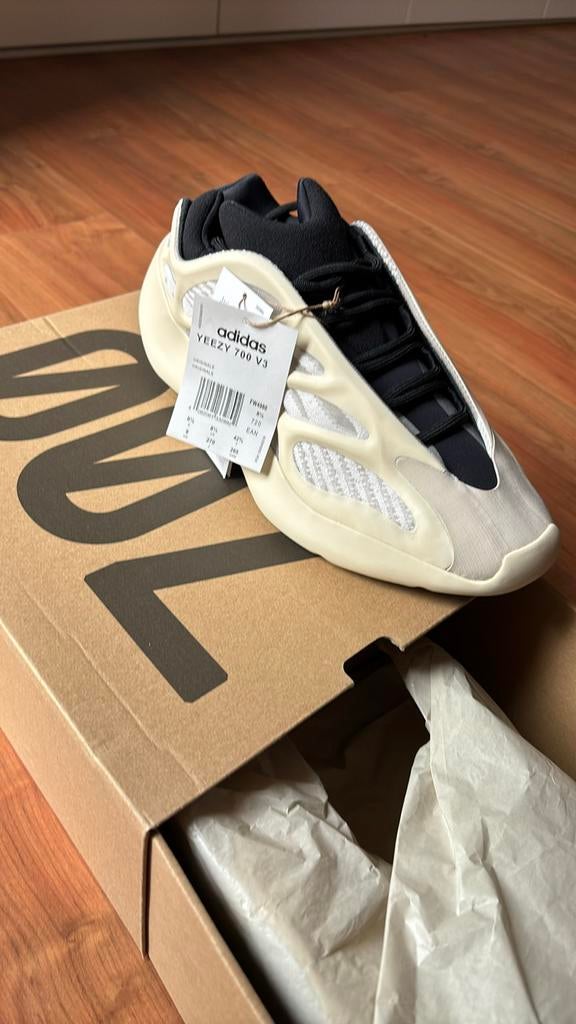 Adidas Yeezy v3 taille 42 2/3, Enlèvement, Neuf