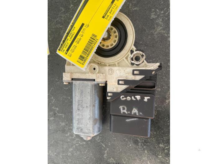 Moteur de vitre portière d'un Volkswagen Golf, Autos : Pièces & Accessoires, Enlèvement ou Envoi, 3 mois de garantie, Utilisé