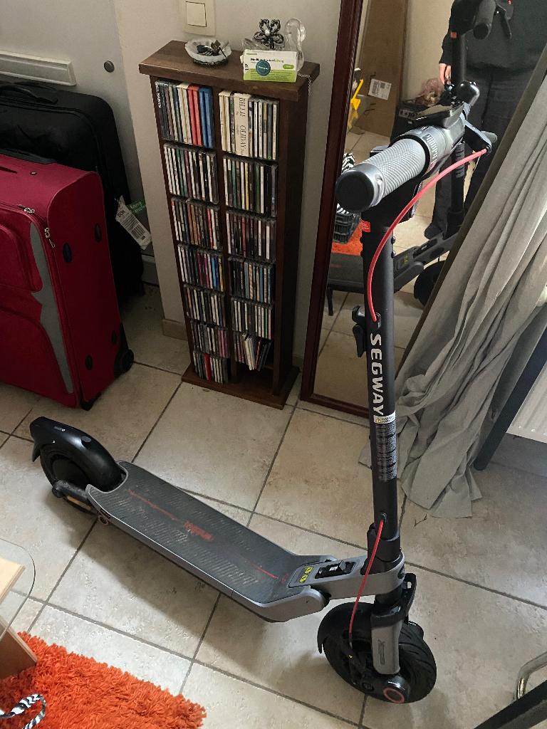 Elektrische step Segway ninebot E3 pro E, Ophalen, Zo goed als nieuw, Elektrische step (E-scooter), Segway ninebot