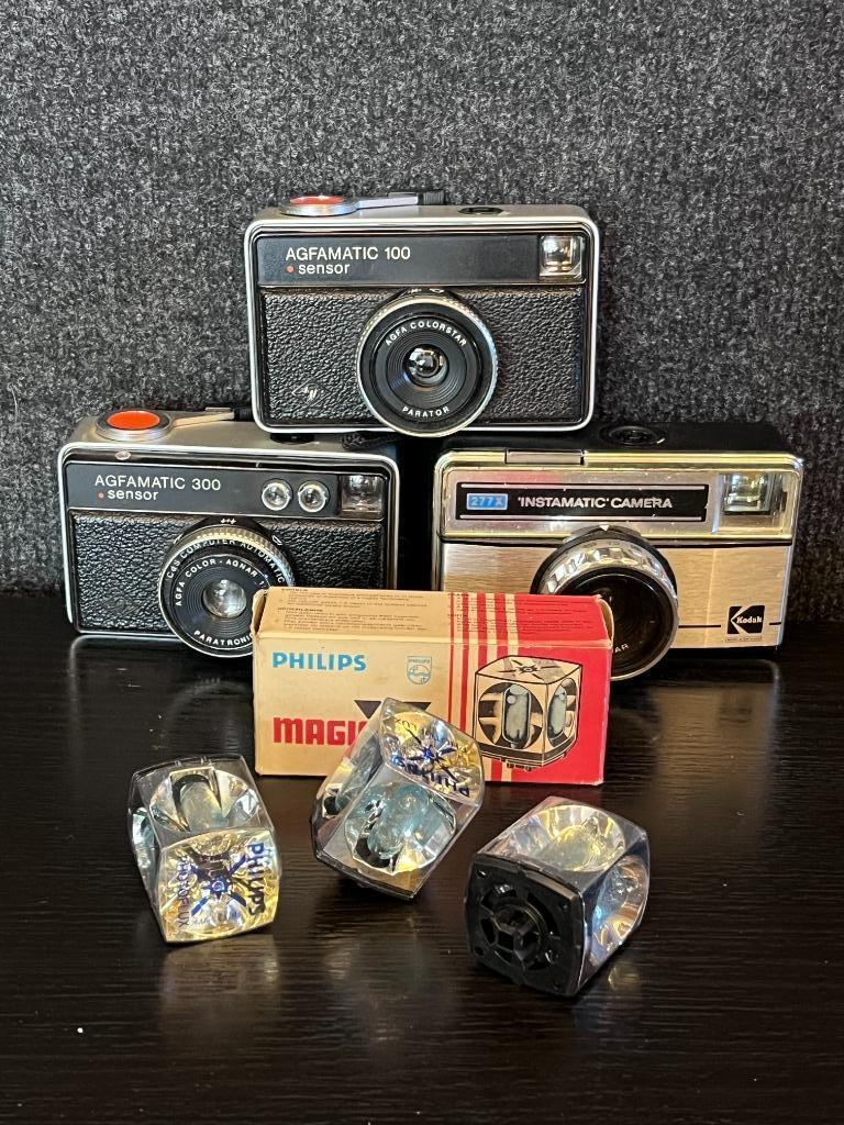 2 Agfa Agfamatic + 1 Kodak Instamatic analoge camera's, Enlèvement, Utilisé, Compact, Kodak