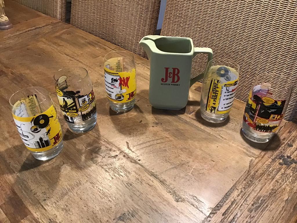 J&B whiskey karaf en bijhorende glazen, Ophalen of Verzenden, Zo goed als nieuw