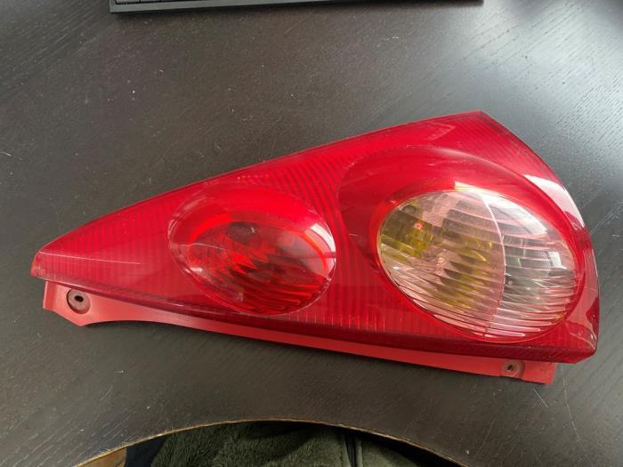 Feu arrière droit d'un Peugeot 107, -, 3 mois de garantie, Utilisé, -
