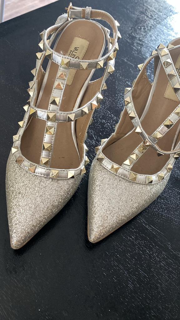 Valentino ROCKSTUD silver ANKLE STRAP PUMP 100 MM, Ophalen of Verzenden, Zo goed als nieuw, Pumps